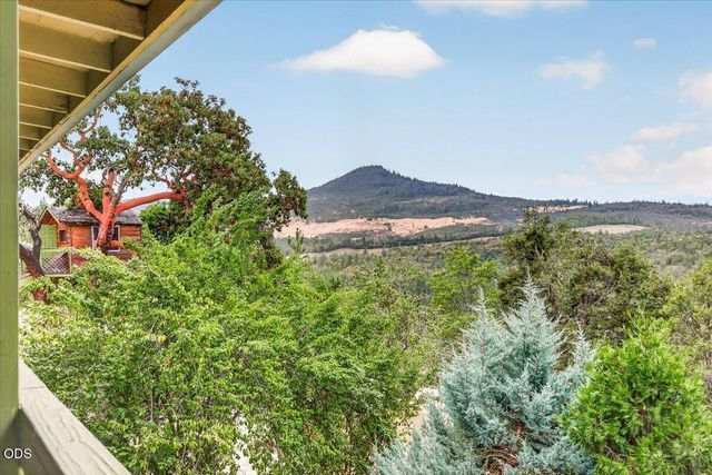 7065 Monte Vista Court, Eagle Point, OR 97524