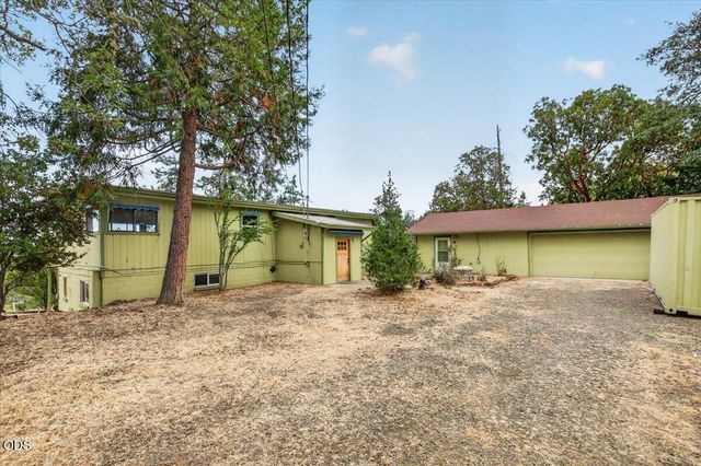 7065 Monte Vista Court, Eagle Point, OR 97524