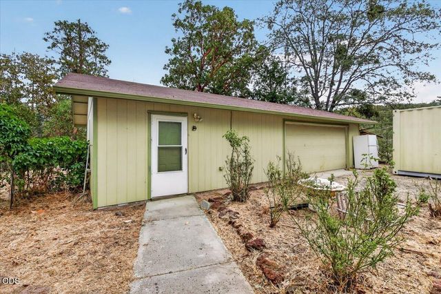 7065 Monte Vista Court, Eagle Point, OR 97524