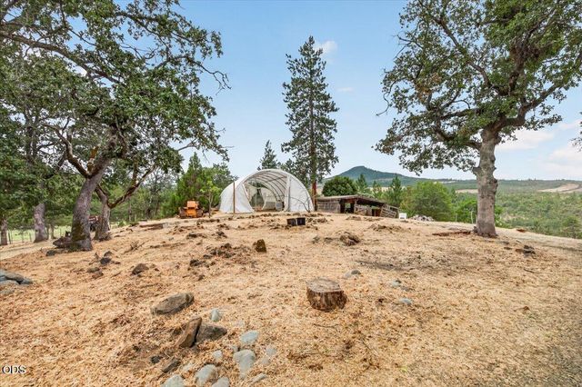 7065 Monte Vista Court, Eagle Point, OR 97524