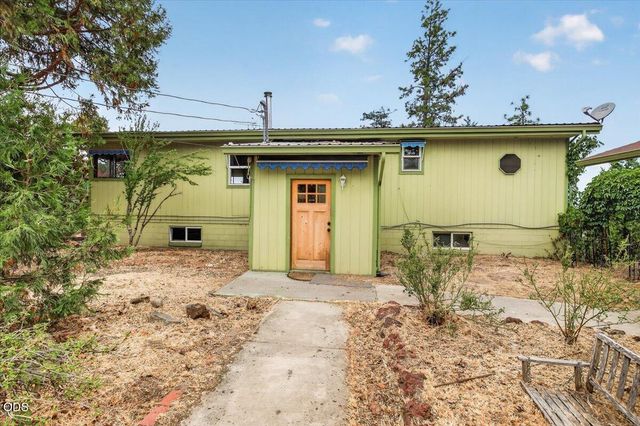 7065 Monte Vista Court, Eagle Point, OR 97524