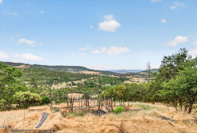 7065 Monte Vista Court, Eagle Point, OR 97524
