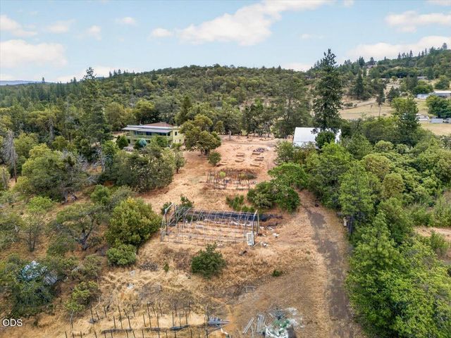 7065 Monte Vista Court, Eagle Point, OR 97524