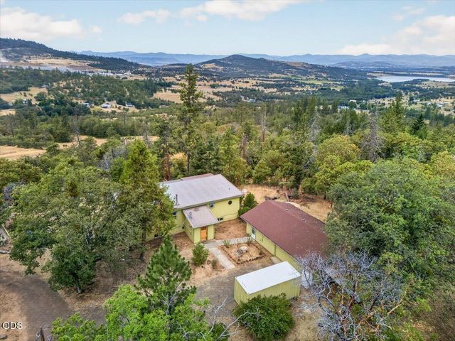 7065 Monte Vista Court, Eagle Point, OR 97524