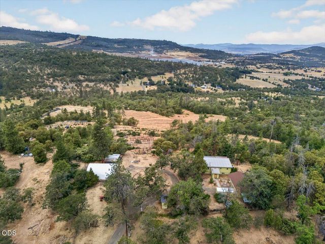 7065 Monte Vista Court, Eagle Point, OR 97524