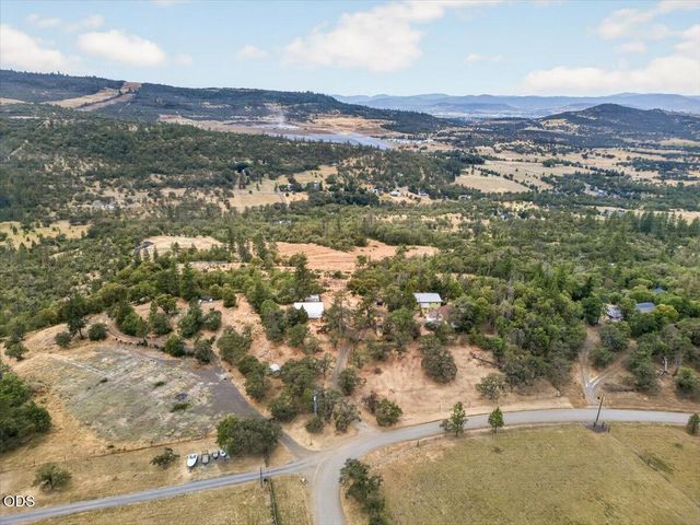 7065 Monte Vista Court, Eagle Point, OR 97524