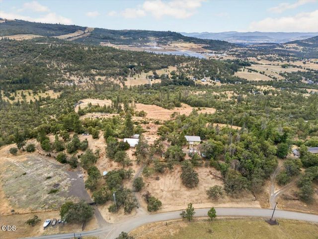 7065 Monte Vista Court, Eagle Point, OR 97524