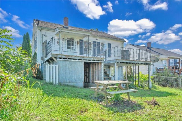 1517 5th ST, Radford, VA 24141