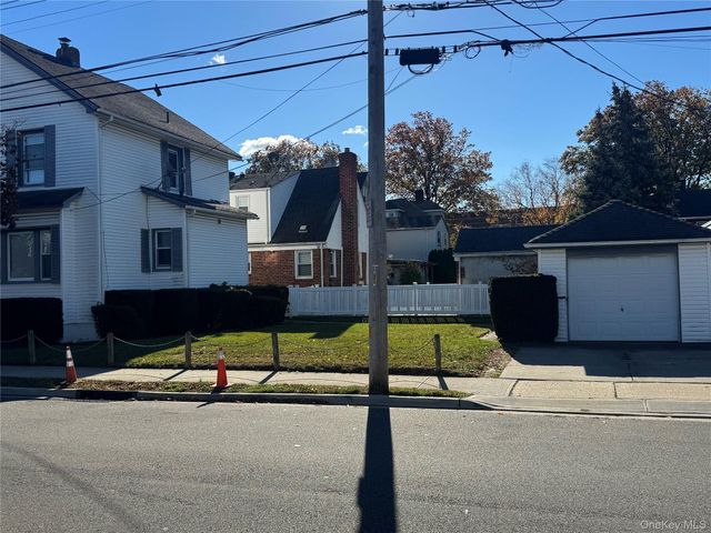 14 Flower Avenue, Floral Park, NY 11001