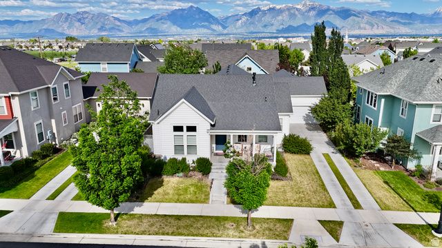 10227 S OTTER TRAIL DR, South Jordan, UT 84009