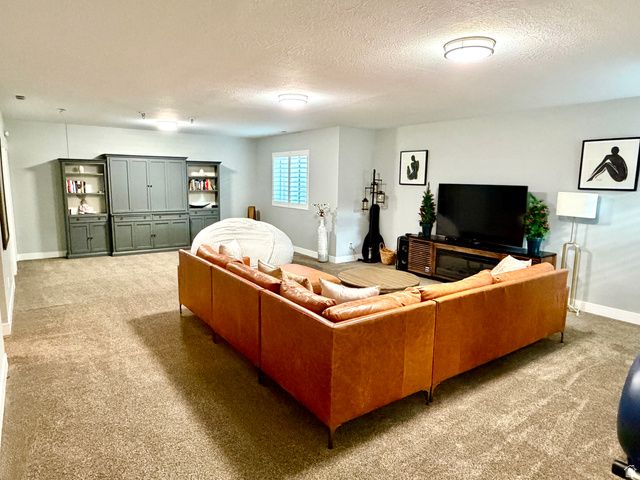 10227 S OTTER TRAIL DR, South Jordan, UT 84009