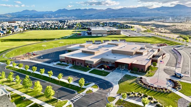 10227 S OTTER TRAIL DR, South Jordan, UT 84009