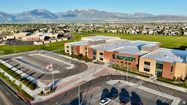 10227 S OTTER TRAIL DR, South Jordan, UT 84009