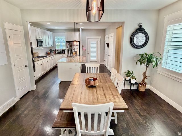 10227 S OTTER TRAIL DR, South Jordan, UT 84009