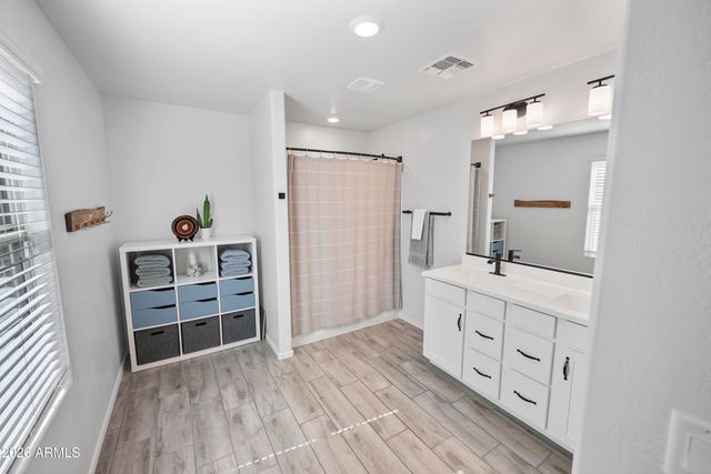 654 E BUCKINGHAM Avenue, Gilbert, AZ 85297