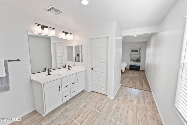 654 E BUCKINGHAM Avenue, Gilbert, AZ 85297