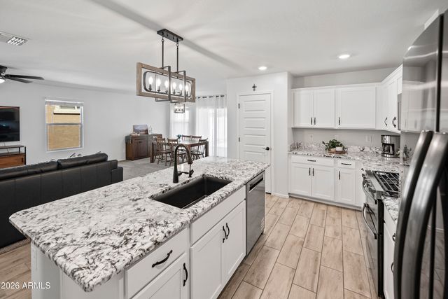 654 E BUCKINGHAM Avenue, Gilbert, AZ 85297