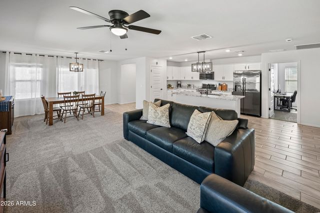 654 E BUCKINGHAM Avenue, Gilbert, AZ 85297