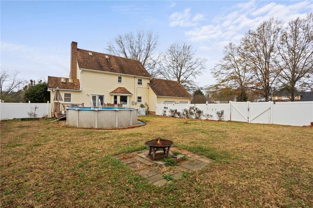 102 Huntington Court, Easley, SC 29640