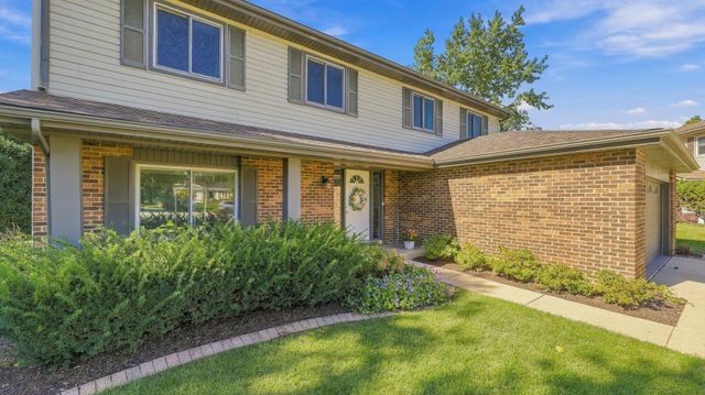7 Pheasant Court, Woodridge, IL 60517