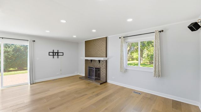 7 Pheasant Court, Woodridge, IL 60517