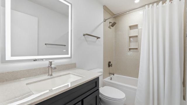 7 Pheasant Court, Woodridge, IL 60517