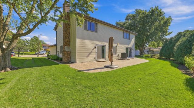 7 Pheasant Court, Woodridge, IL 60517