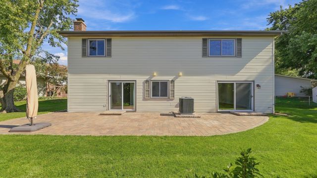 7 Pheasant Court, Woodridge, IL 60517