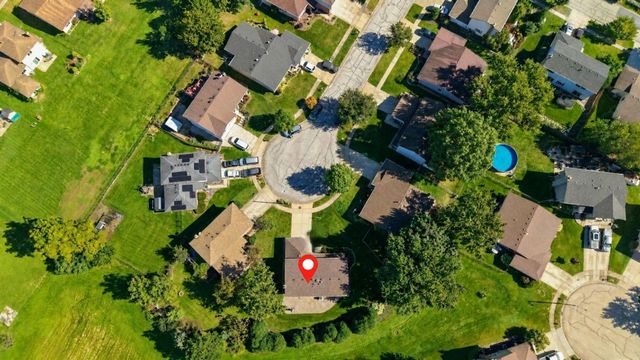 7 Pheasant Court, Woodridge, IL 60517