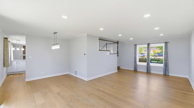 7 Pheasant Court, Woodridge, IL 60517