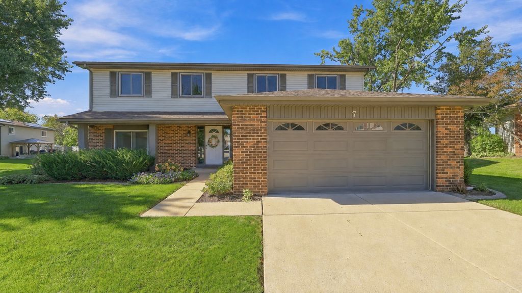 7 Pheasant Court, Woodridge, IL 60517