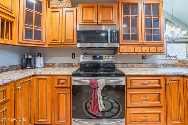 1736 Demory Rd, Lafollette, TN 37766