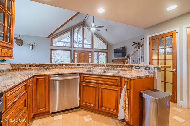 1736 Demory Rd, Lafollette, TN 37766