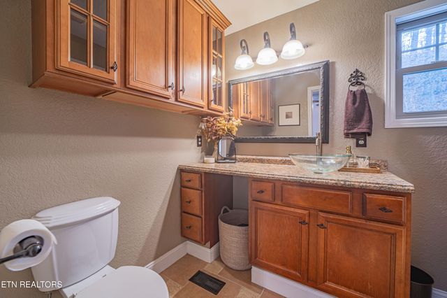 1736 Demory Rd, Lafollette, TN 37766