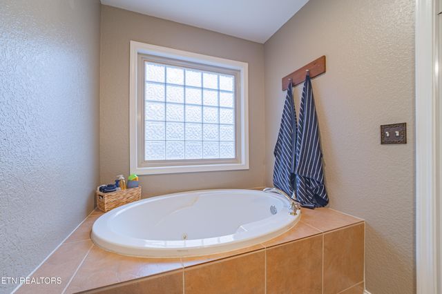 1736 Demory Rd, Lafollette, TN 37766