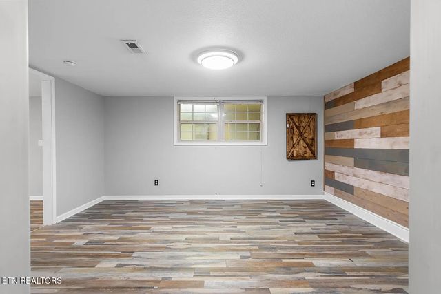 1736 Demory Rd, Lafollette, TN 37766