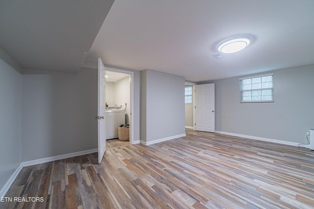 1736 Demory Rd, Lafollette, TN 37766