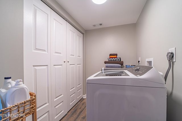 1736 Demory Rd, Lafollette, TN 37766