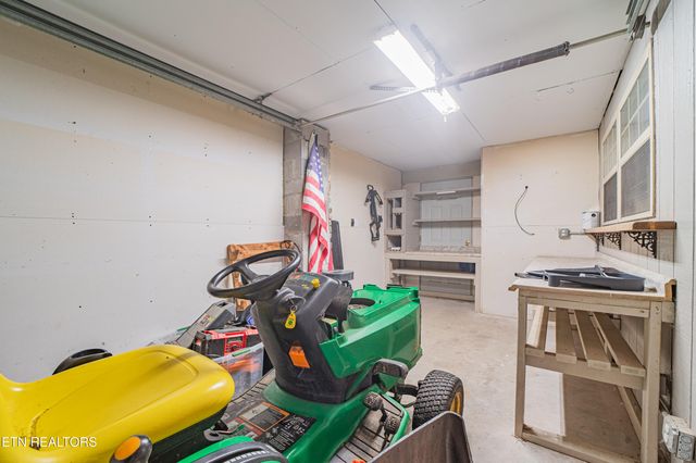 1736 Demory Rd, Lafollette, TN 37766