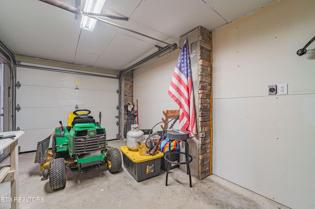 1736 Demory Rd, Lafollette, TN 37766