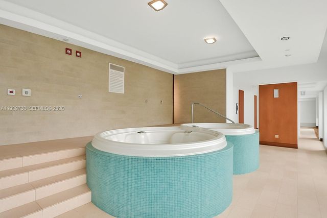 41 SE 5th St 1505, Miami, FL 33131