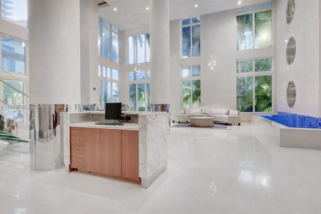 41 SE 5th St 1505, Miami, FL 33131