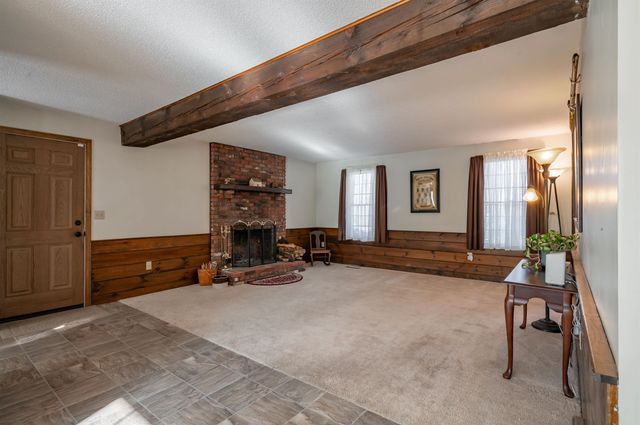 4 Lisa Drive, Nashua, NH 03062