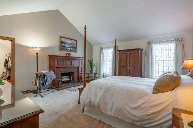 4 Lisa Drive, Nashua, NH 03062