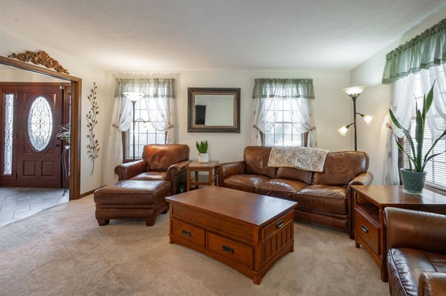 4 Lisa Drive, Nashua, NH 03062