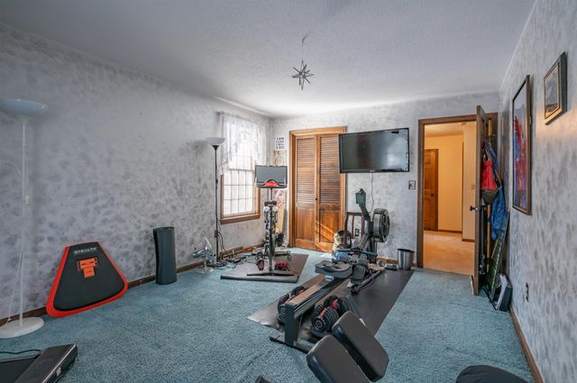 4 Lisa Drive, Nashua, NH 03062