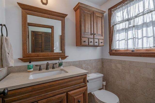 4 Lisa Drive, Nashua, NH 03062