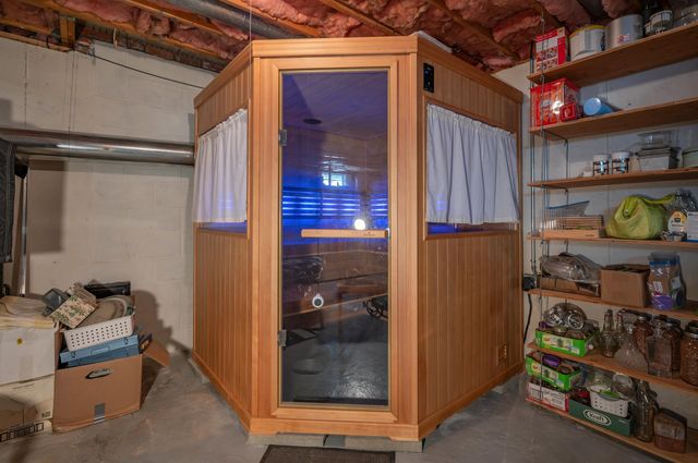 4 Lisa Drive, Nashua, NH 03062