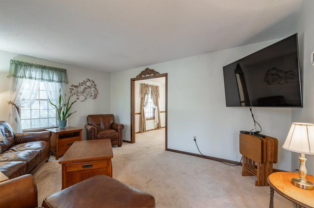 4 Lisa Drive, Nashua, NH 03062