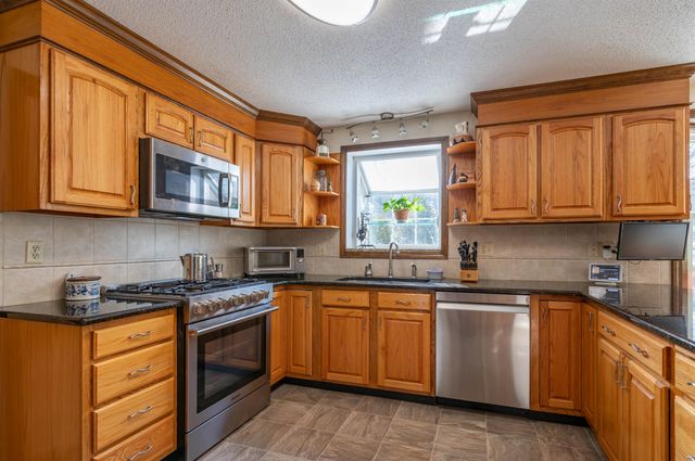 4 Lisa Drive, Nashua, NH 03062